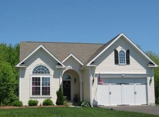 15 Cross Country Dr, Baldwinsville, NY 13027