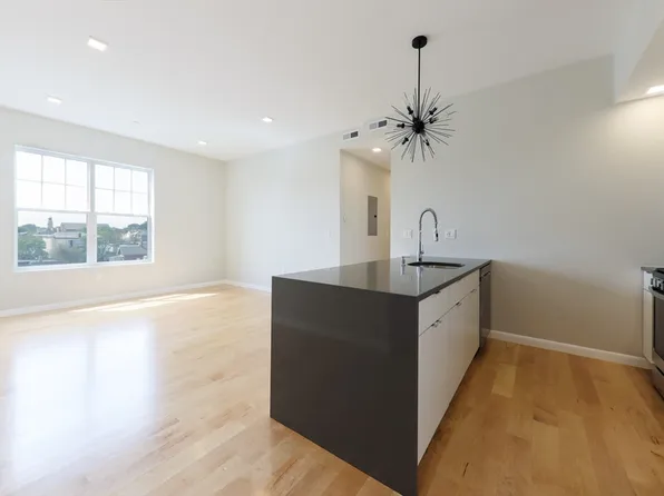 87 Parker St Unit 403, Chelsea, MA 02150