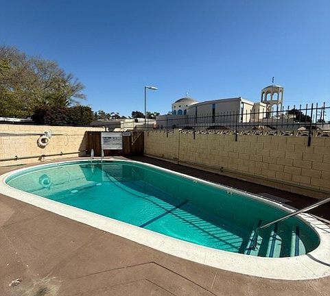 4th image of 11255 Moorpark St APT 2