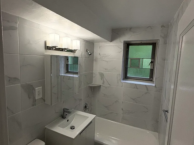 194-02C 67th Ave #2C — Photo 2