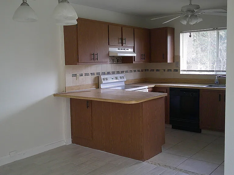 1350 SE La Haven Ct — Photo 6
