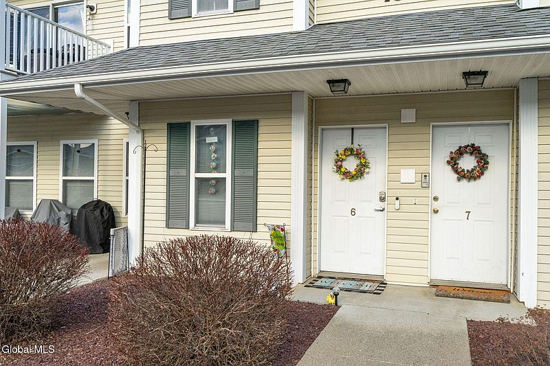 2nd image of 1906 Cambridge Manor Drive