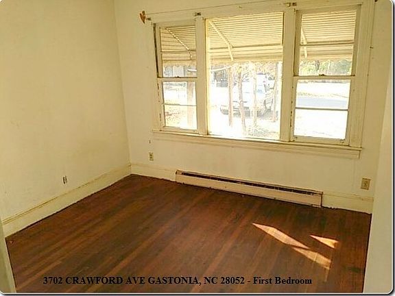 4th image of 3702 Crawford Ave