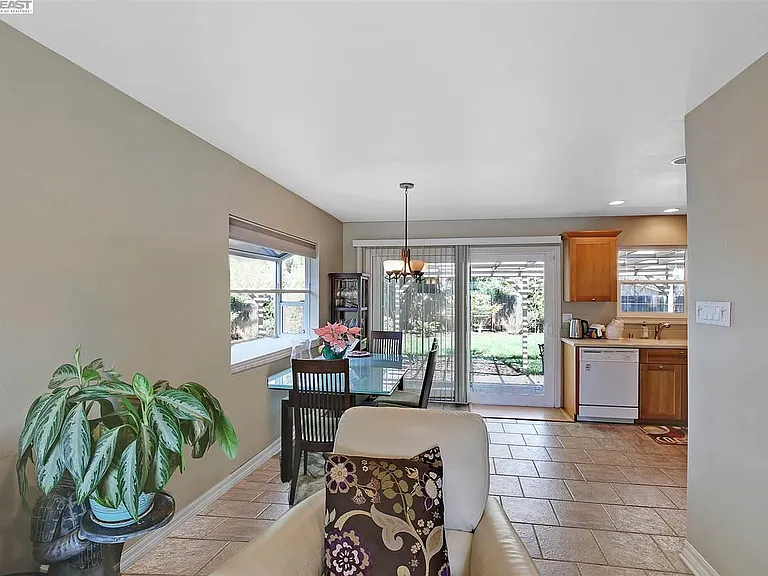 1234 Heather Ln — Photo 3