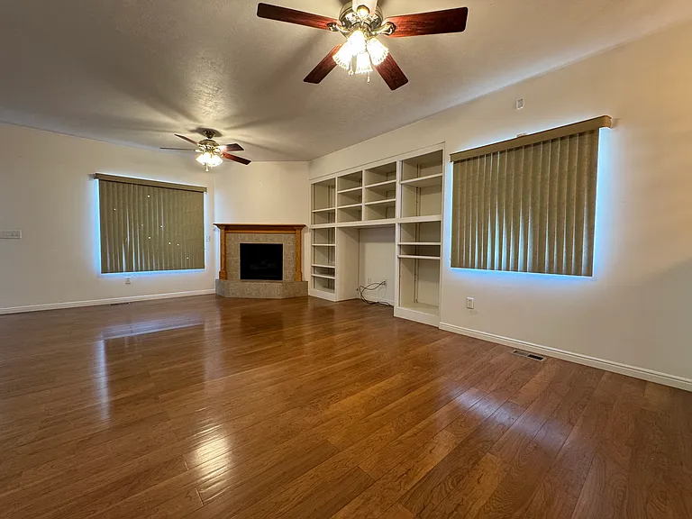 4047 W Hollandia Ln — Photo 15