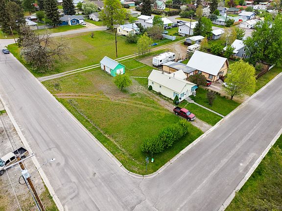 4th image of 1420 Montana Ave