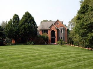 5290 Charlevoix Dr, Howell, MI 48843