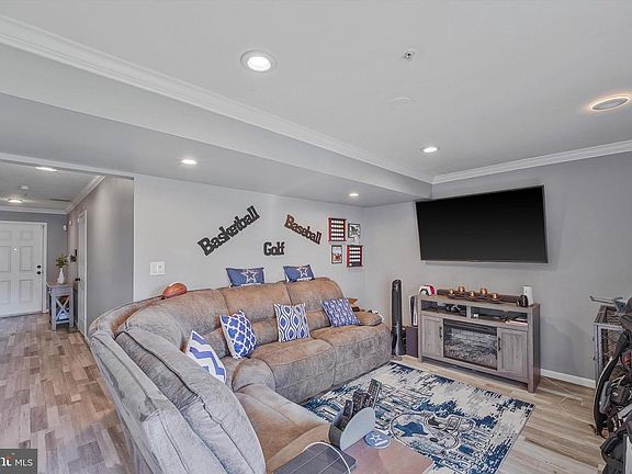 3rd image of 9619 Woodyard Cir