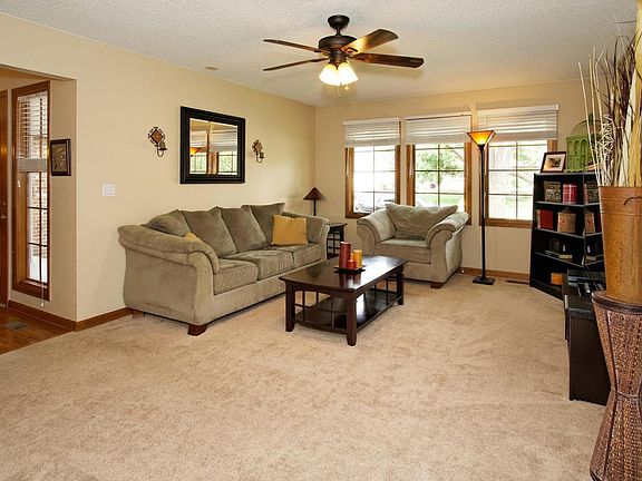 3rd image of 5525 S Olathe Ln