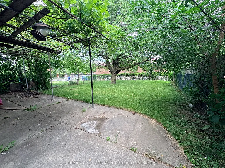 7837 Martin Grove Rd #BASEMENT — Photo 15