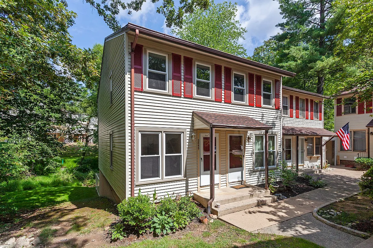Building Photo - Chablis Cir