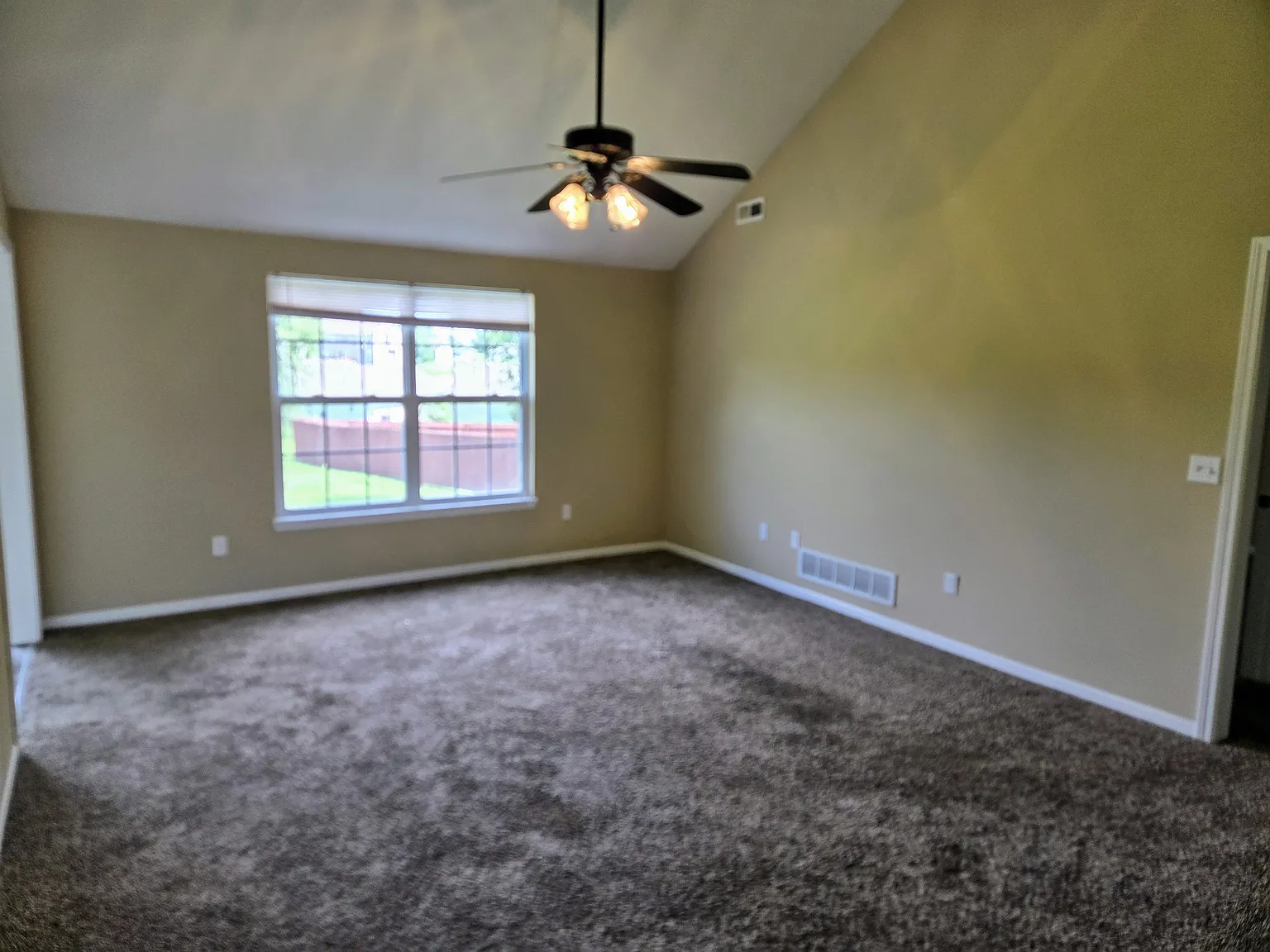 3 bed, 1288 sqft, $1,750 — Photo 4