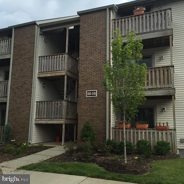 515 Ravens Crest Dr — Photo 1