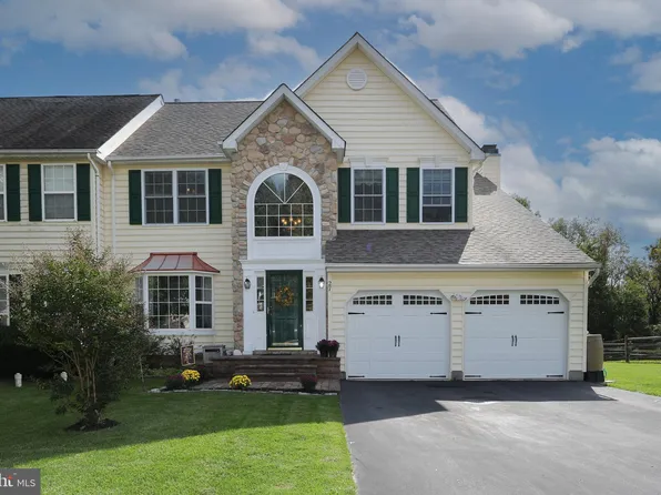 27 Sterling Crest Ct, Doylestown, PA 18901