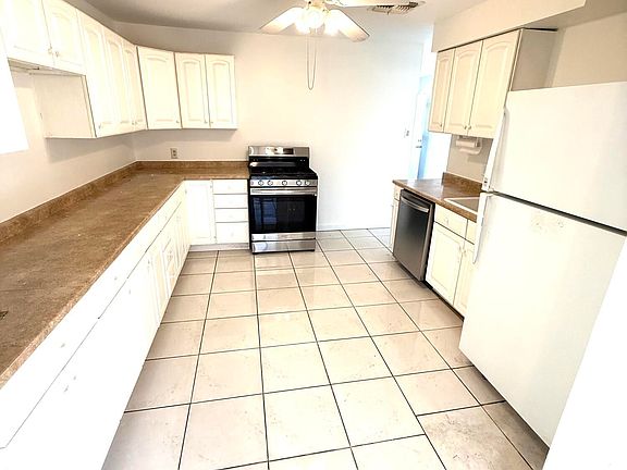 3rd image of 2834 N 71st Place