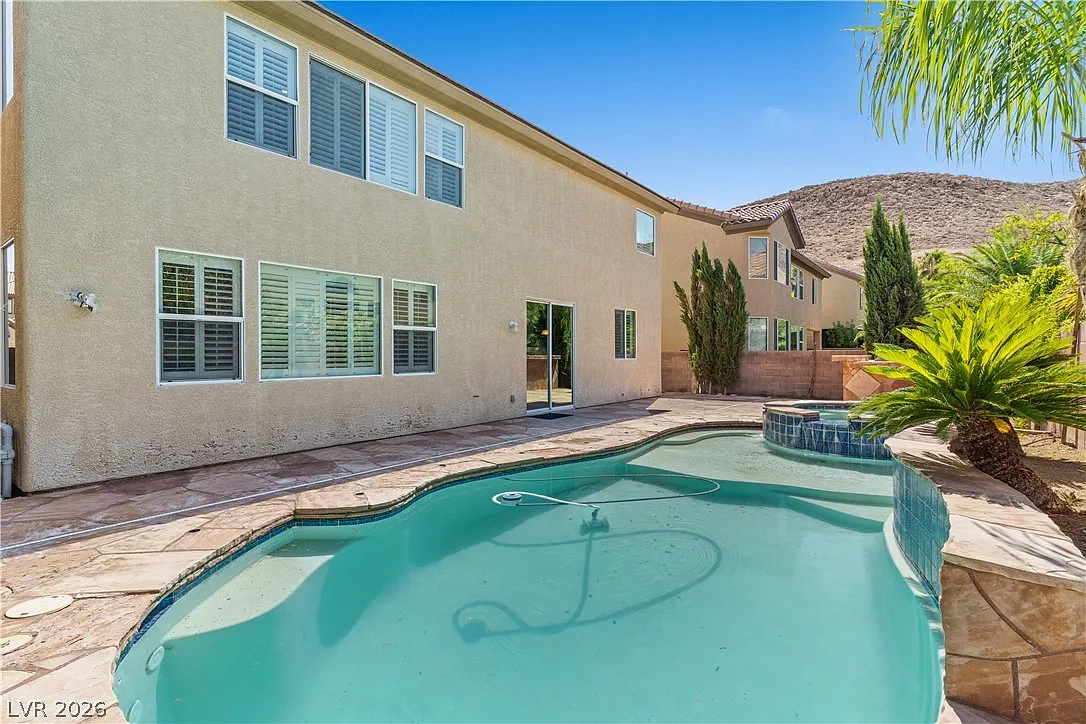 5 bed, 2.5 bath, 3790 sqft, $3,800 — Photo 3