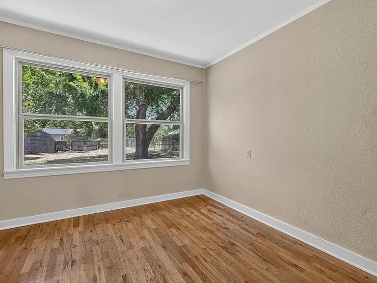 1030 N Isla St — Photo 18