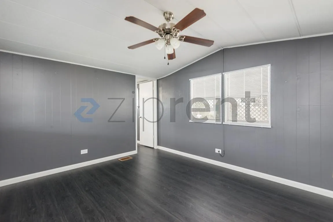 2 bed, 1.5 bath, 900 sqft, $1,500 — Photo 4