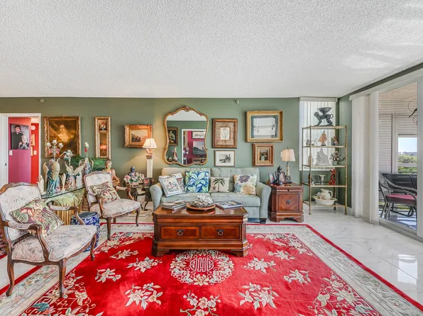 3520 Oaks Way #809, Pompano Beach, FL 33069