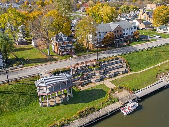 2nd image of 723 Riverside Dr
