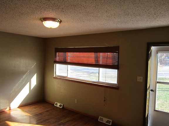 4th image of 3209 Suncrest Ave