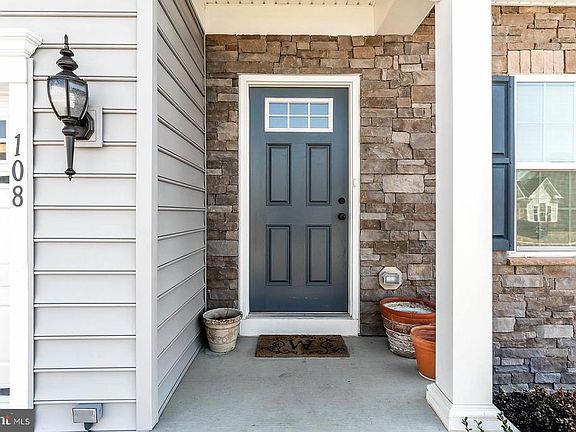3rd image of 108 Ironweed Dr