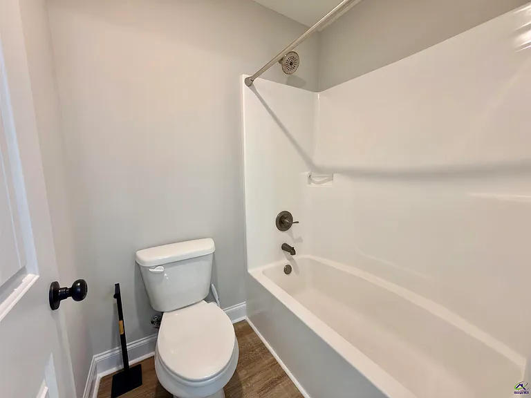 212 Beau Claire Cir — Photo 31