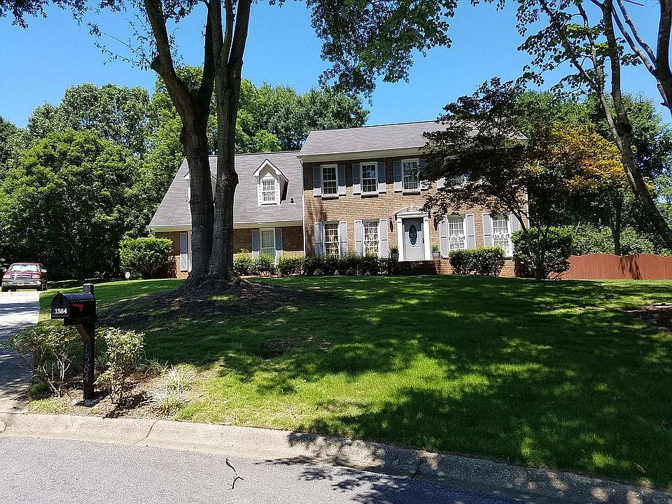 1st image of 1584 Twelve Oaks Cir