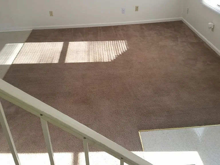 209 Surrey Ct — Photo 4