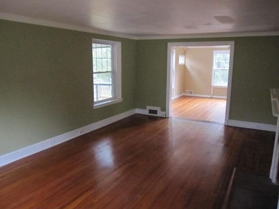 3rd image of 522 Grand Ave