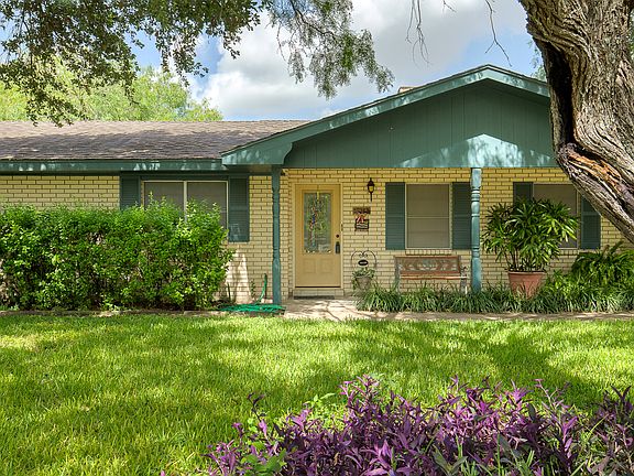 3rd image of 615 McKee Dr