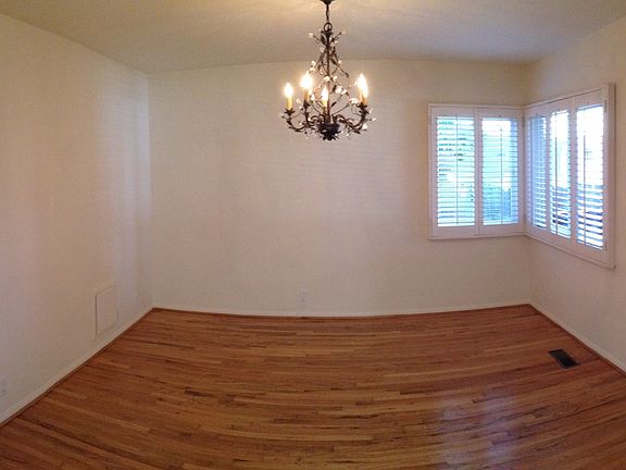 4th image of 212 Avenue E