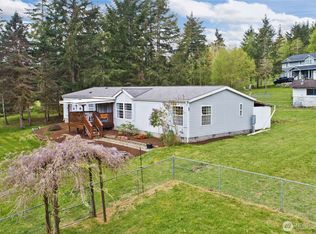 41 E Bay Heights Dr, Allyn, WA 98524