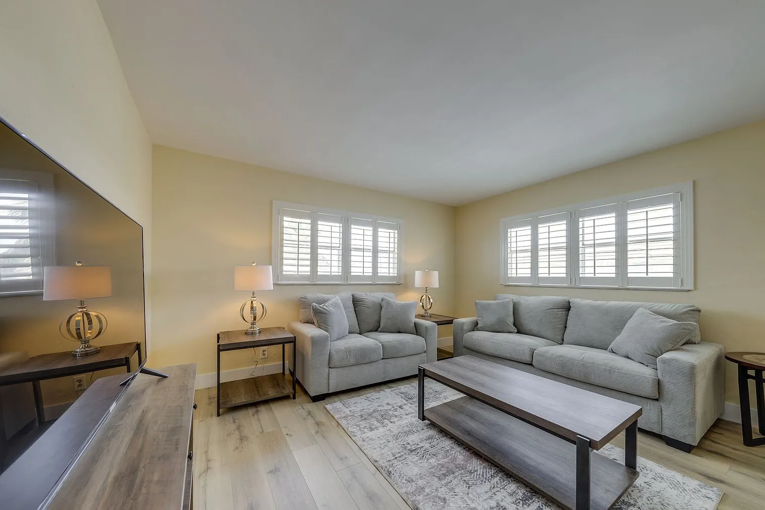 2 bed, 2.0 bath, 1162 sqft, $3,774 — Photo 3