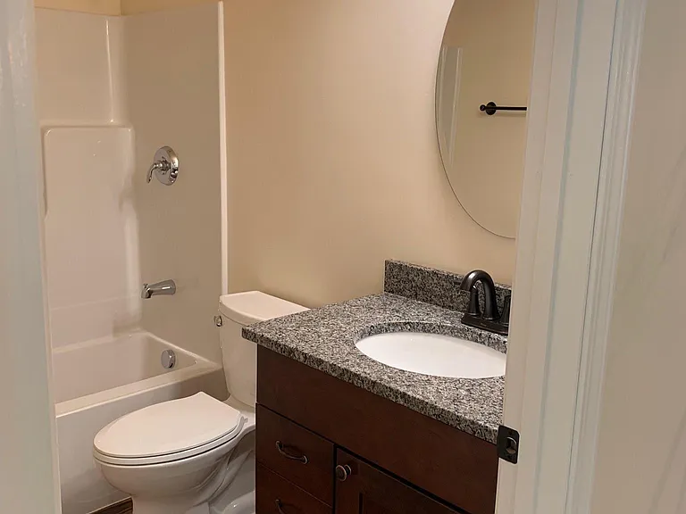 1373 Eau Claire Rd — Photo 3