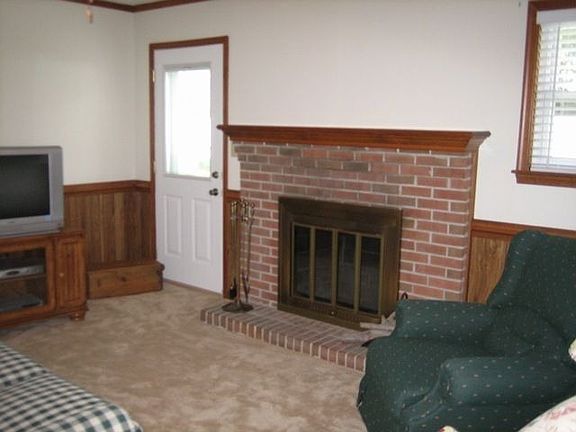 3rd image of 3700 Pine Grove Ln