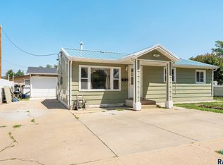 2016 E Russell St, Sioux Falls, SD 57103