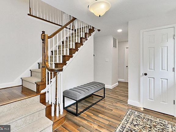 4th image of 9744 S Park Cir