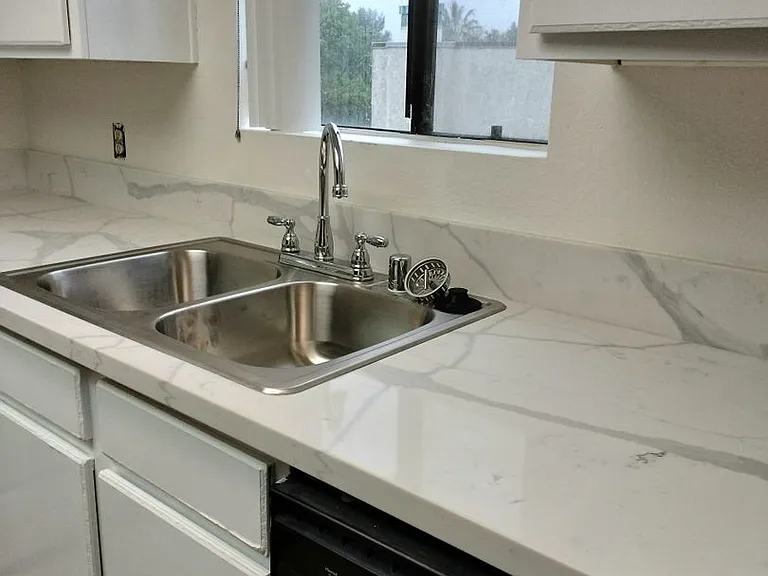 Ally's Flower Apartments LLC — Photo 19