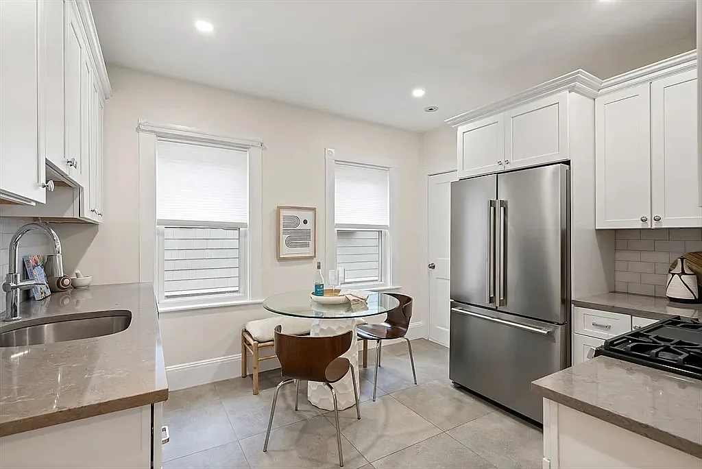 2 bed, 1050 sqft, $4,000 — Photo 2