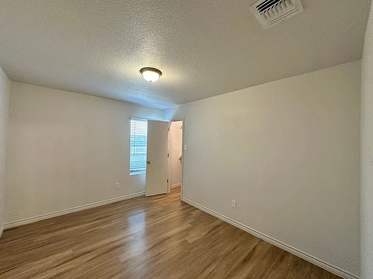 1813 Clovis Dr — Photo 23