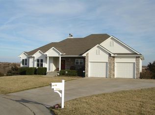 4316 SW Deer Run Ct, Topeka, KS 66610
