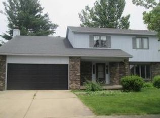 22 Gloucester Cir, Bloomington, IL 61704