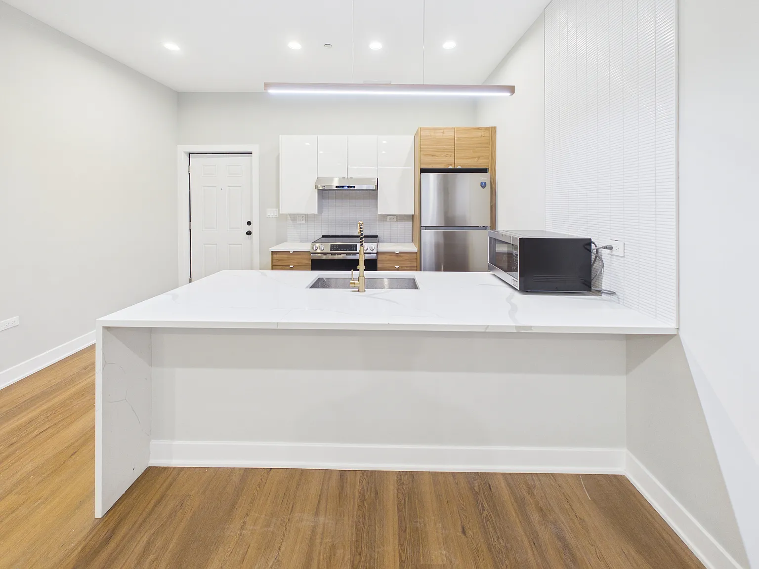 3 bed, 1315 sqft, $2,695 — Photo 2