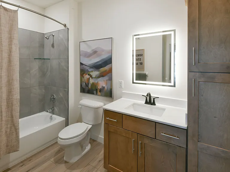 Grays Creek Apartments — Photo 9