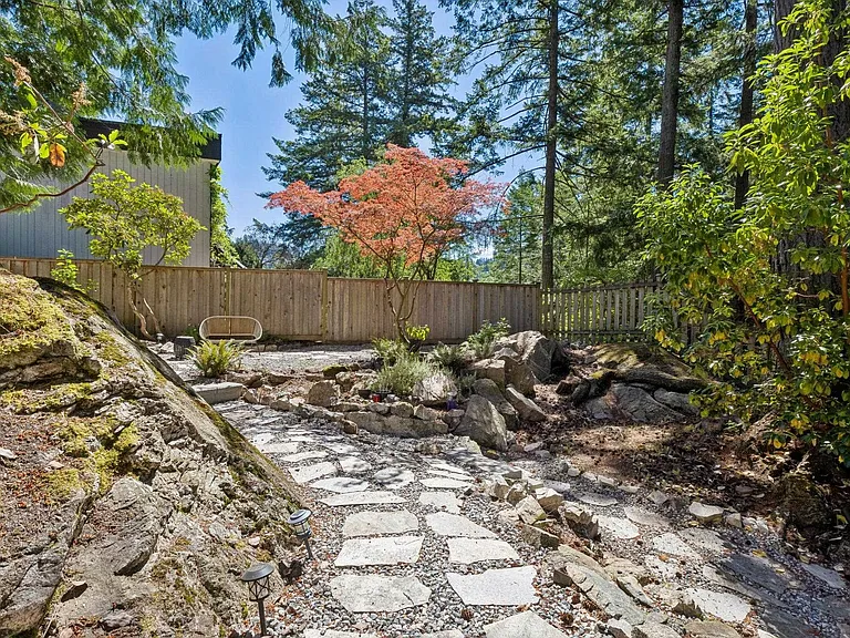 5620 Larson Pl — Photo 33