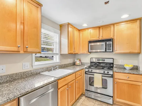 106 Forest St #106, Arlington, MA 02474