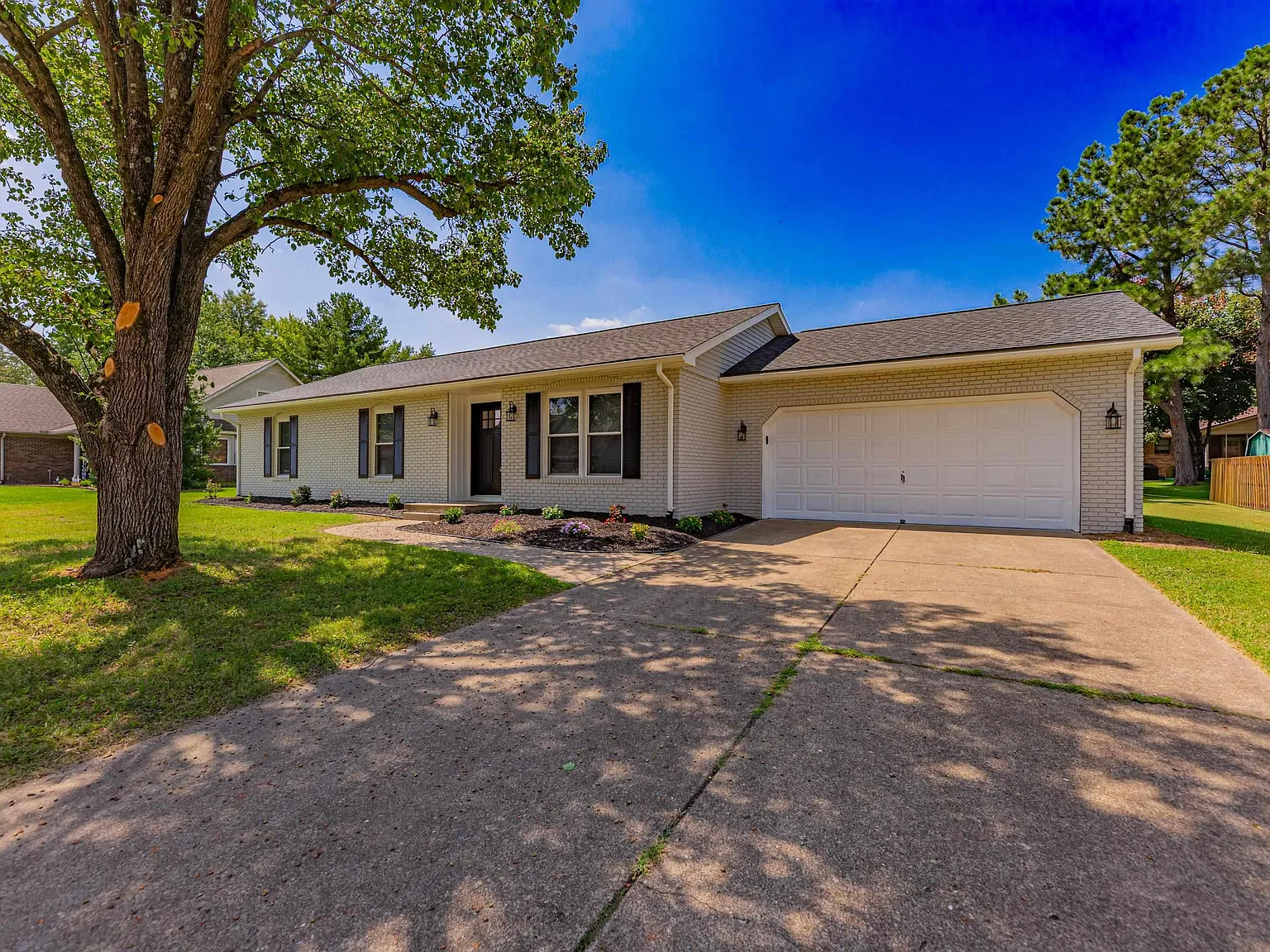 3 bed, 2.0 bath, $2,195 — Photo 1