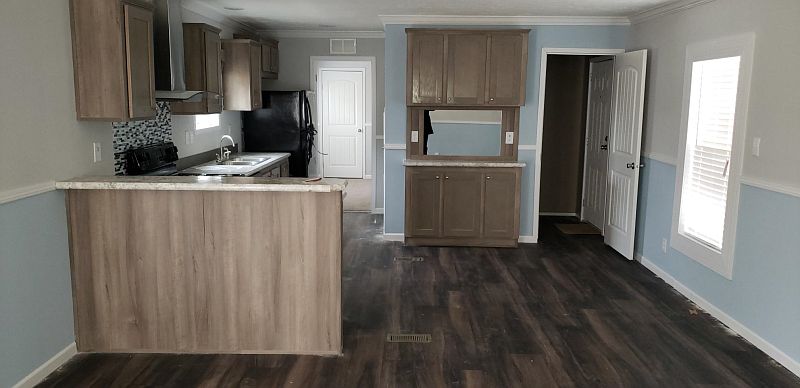 2nd image of 355 Greenview Cir