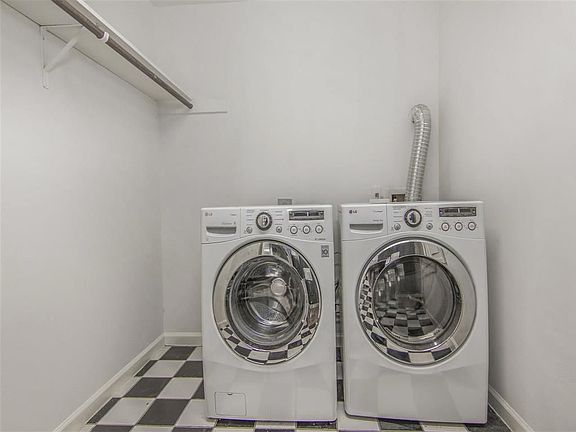 4th image of 4004 Montrose Blvd APT 4E